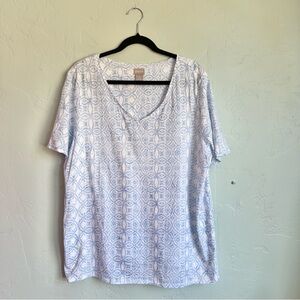 Chico's Women Light Blue White Geo Print Short Sleeve Tee XL EUC Spring Summer‎